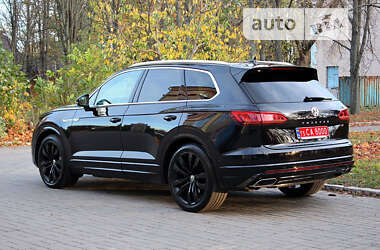 Позашляховик / Кросовер Volkswagen Touareg 2018 в 