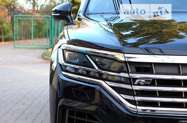 Позашляховик / Кросовер Volkswagen Touareg 2018 в 