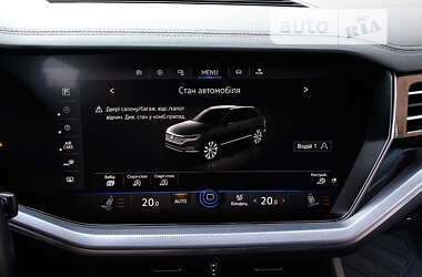 Позашляховик / Кросовер Volkswagen Touareg 2018 в 