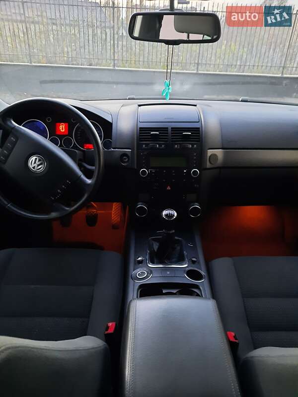 Внедорожник / Кроссовер Volkswagen Touareg 2004 в Ровно
