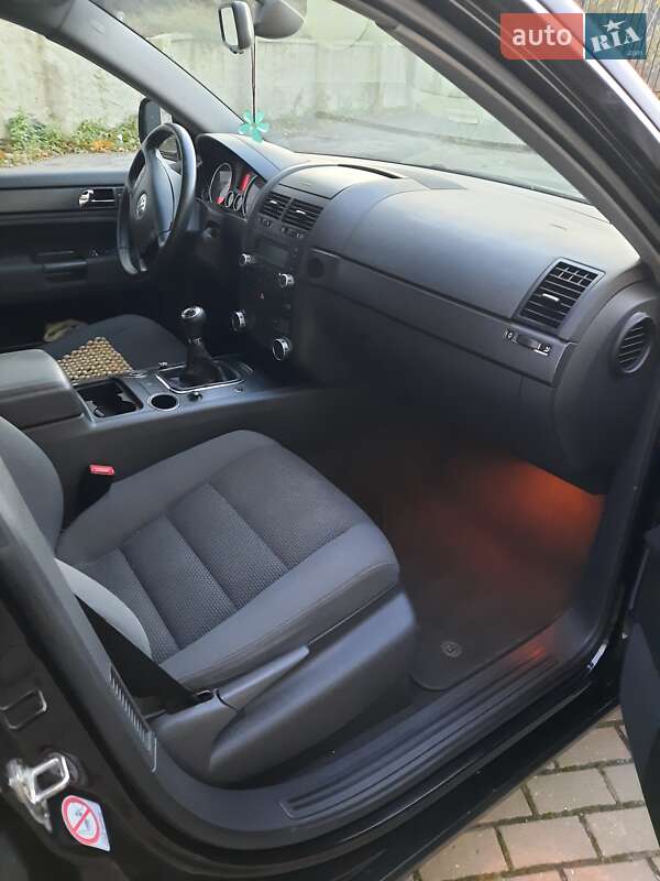 Внедорожник / Кроссовер Volkswagen Touareg 2004 в Ровно