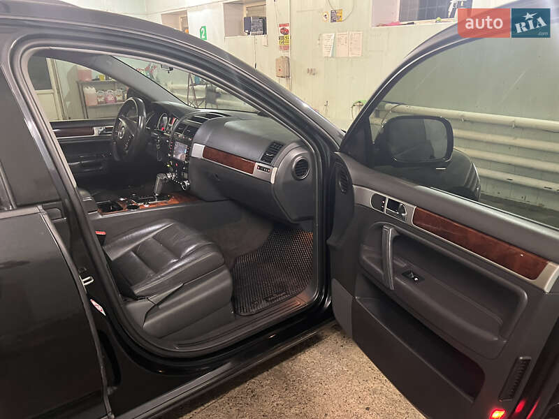 Внедорожник / Кроссовер Volkswagen Touareg 2005 в Каменском