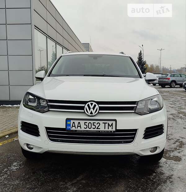 Внедорожник / Кроссовер Volkswagen Touareg 2013 в Киеве