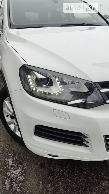 Внедорожник / Кроссовер Volkswagen Touareg 2013 в Киеве