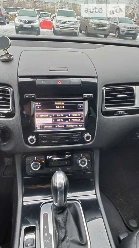 Внедорожник / Кроссовер Volkswagen Touareg 2013 в Киеве