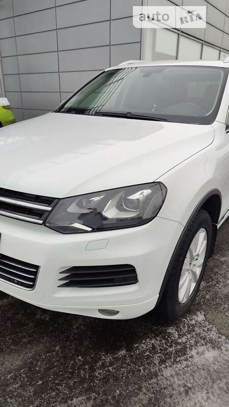 Внедорожник / Кроссовер Volkswagen Touareg 2013 в Киеве