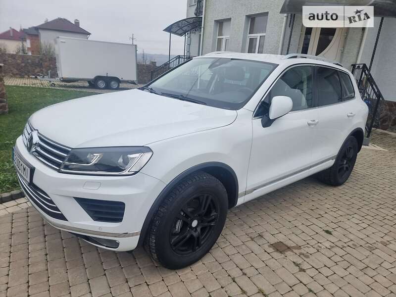 Внедорожник / Кроссовер Volkswagen Touareg 2016 в Черновцах