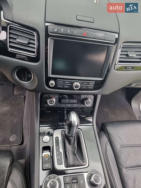 Внедорожник / Кроссовер Volkswagen Touareg 2016 в Черновцах