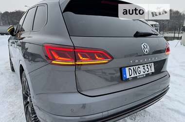 Внедорожник / Кроссовер Volkswagen Touareg 2019 в 
