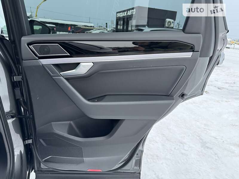 Позашляховик / Кросовер Volkswagen Touareg 2019 в Львові
