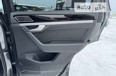 Внедорожник / Кроссовер Volkswagen Touareg 2019 в 