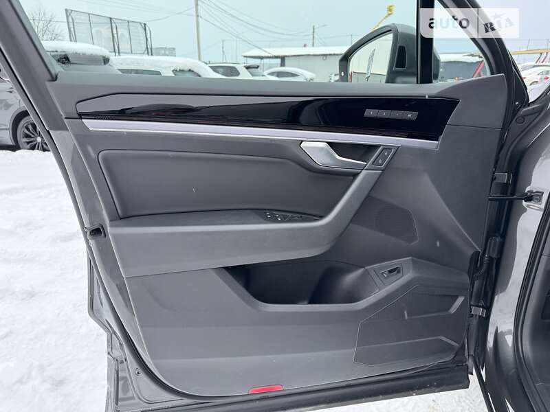 Позашляховик / Кросовер Volkswagen Touareg 2019 в Львові