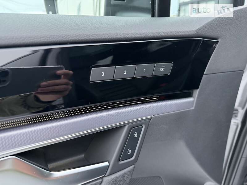 Позашляховик / Кросовер Volkswagen Touareg 2019 в Львові