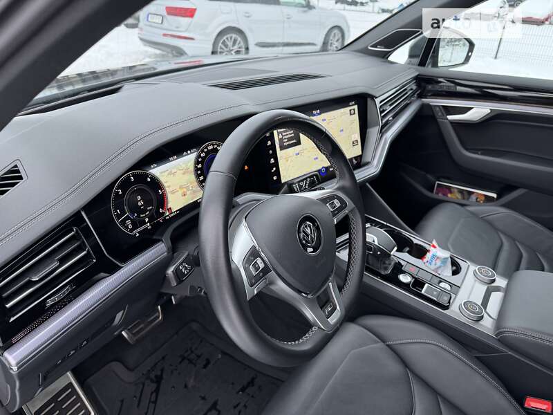 Позашляховик / Кросовер Volkswagen Touareg 2019 в Львові