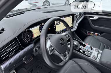 Внедорожник / Кроссовер Volkswagen Touareg 2019 в 