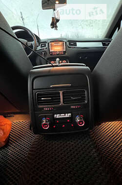 Позашляховик / Кросовер Volkswagen Touareg 2012 в 