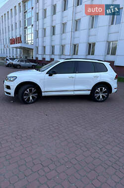 Внедорожник / Кроссовер Volkswagen Touareg 2014 в Каменском
