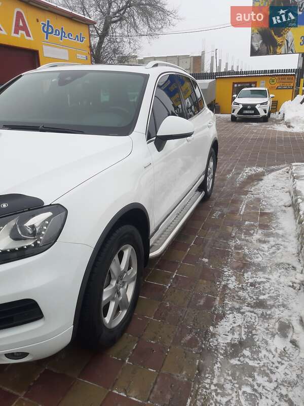 Позашляховик / Кросовер Volkswagen Touareg 2014 в Тернополі