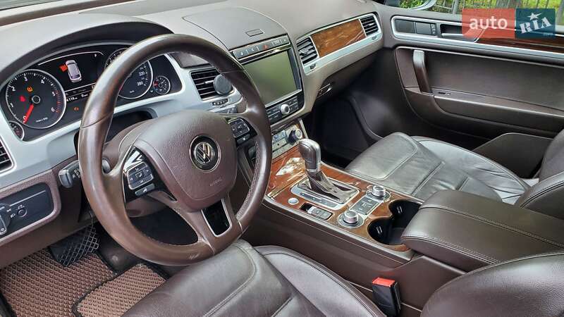Внедорожник / Кроссовер Volkswagen Touareg 2017 в Киеве