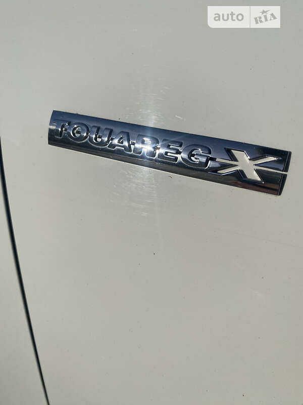 Позашляховик / Кросовер Volkswagen Touareg 2013 в Києві