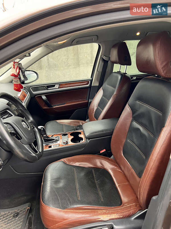 Внедорожник / Кроссовер Volkswagen Touareg 2013 в Тернополе