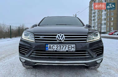 Позашляховик / Кросовер Volkswagen Touareg 2011 в Рівному