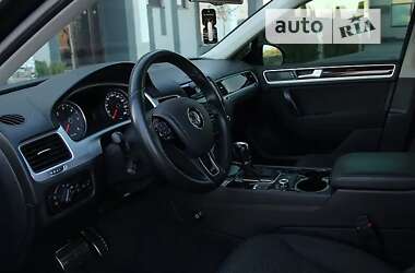 Внедорожник / Кроссовер Volkswagen Touareg 2013 в Хмельницком