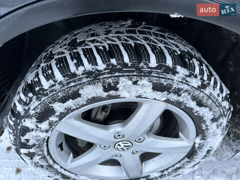 Внедорожник / Кроссовер Volkswagen Touareg 2012 в Виннице