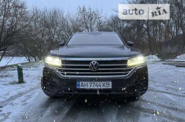 Внедорожник / Кроссовер Volkswagen Touareg 2020 в Киеве