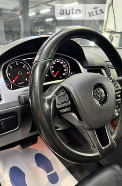 Позашляховик / Кросовер Volkswagen Touareg 2014 в Києві