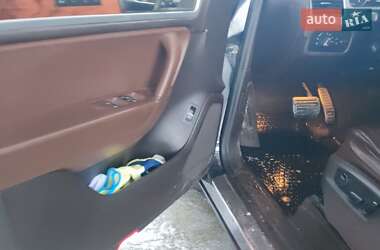 Внедорожник / Кроссовер Volkswagen Touareg 2013 в 