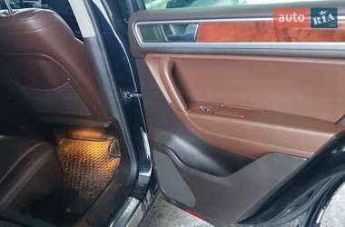 Внедорожник / Кроссовер Volkswagen Touareg 2013 в 