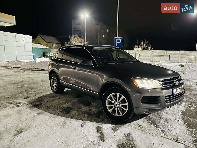 Внедорожник / Кроссовер Volkswagen Touareg 2011 в Радомышле