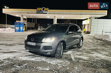 Внедорожник / Кроссовер Volkswagen Touareg 2011 в Радомышле