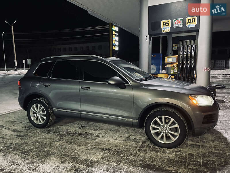 Внедорожник / Кроссовер Volkswagen Touareg 2011 в Радомышле