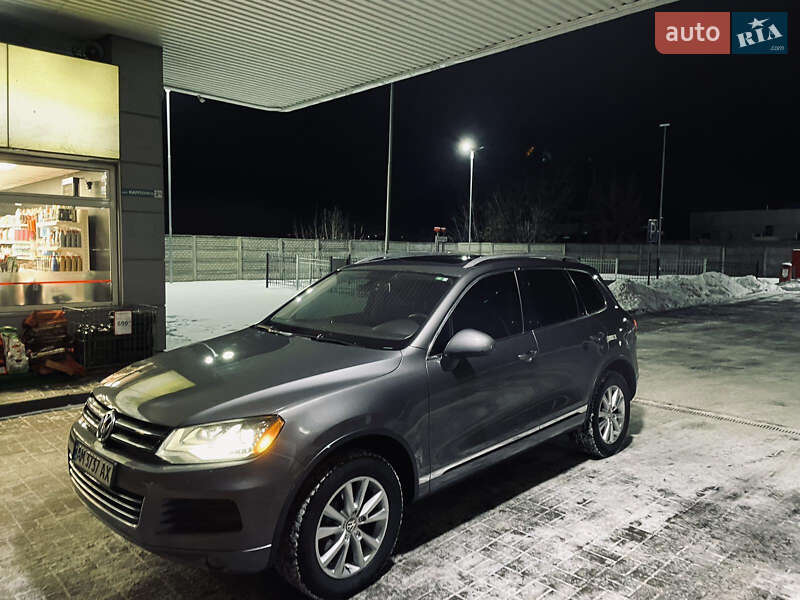 Внедорожник / Кроссовер Volkswagen Touareg 2011 в Радомышле