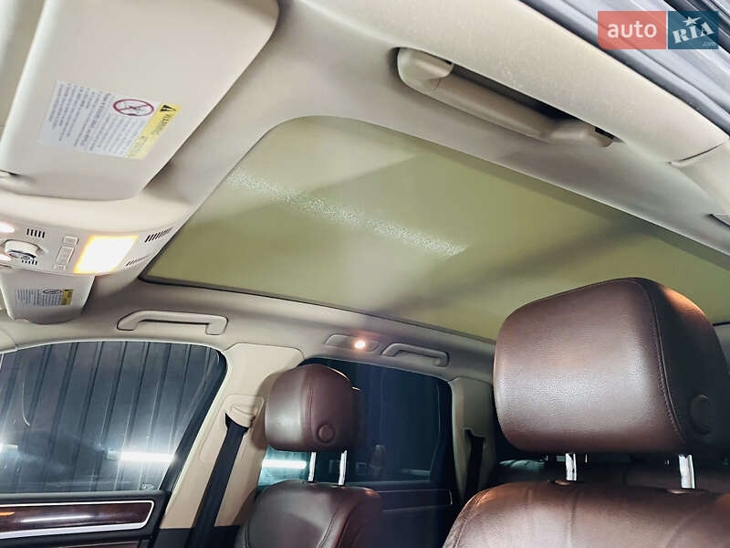 Внедорожник / Кроссовер Volkswagen Touareg 2011 в Радомышле