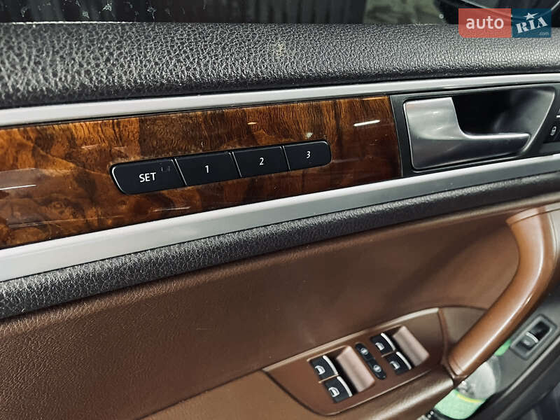 Внедорожник / Кроссовер Volkswagen Touareg 2011 в Радомышле