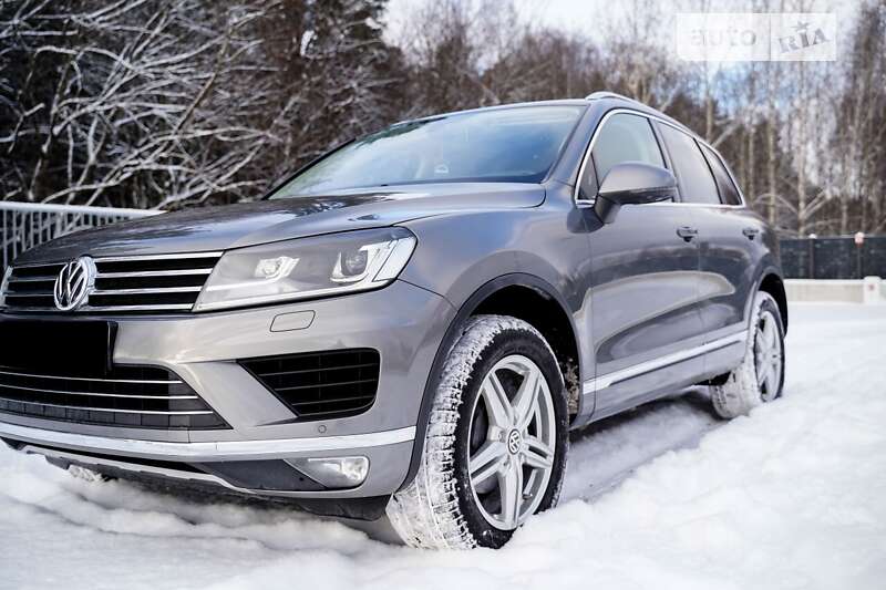 Позашляховик / Кросовер Volkswagen Touareg 2015 в Івано-Франківську