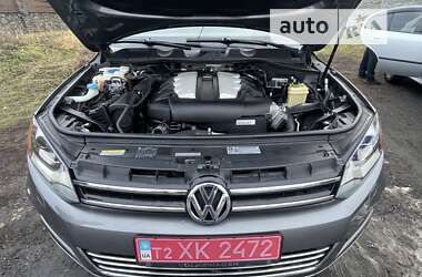 Внедорожник / Кроссовер Volkswagen Touareg 2012 в Черкассах