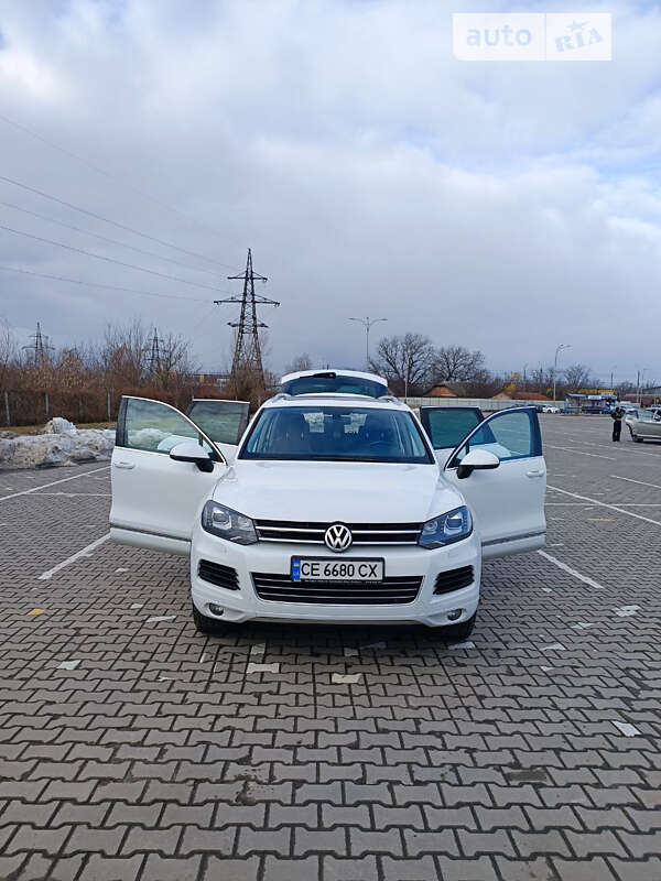 Позашляховик / Кросовер Volkswagen Touareg 2012 в Чернівцях