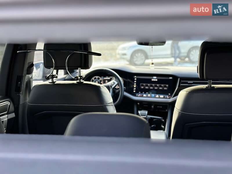 Внедорожник / Кроссовер Volkswagen Touareg 2019 в Днепре