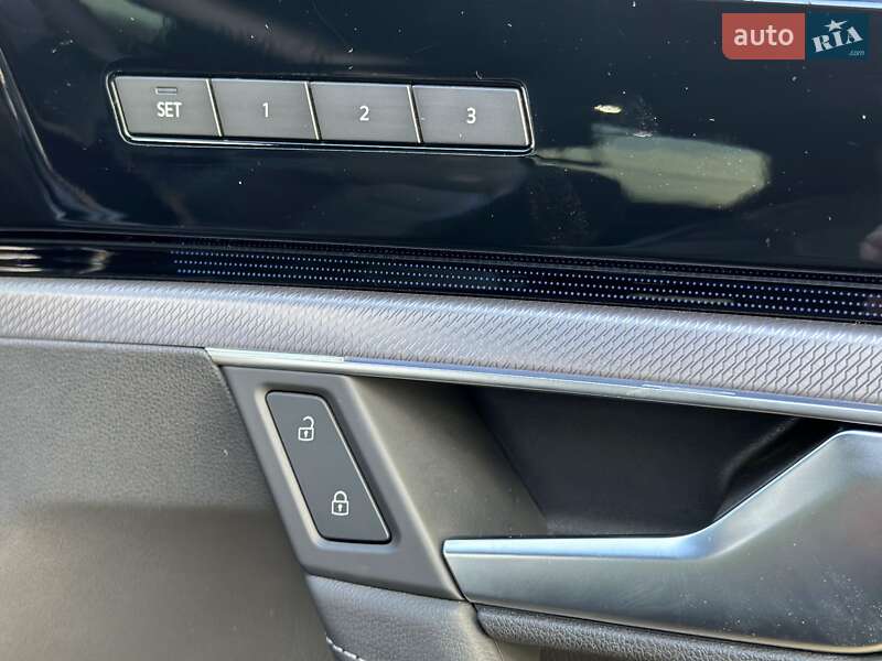 Внедорожник / Кроссовер Volkswagen Touareg 2019 в Днепре