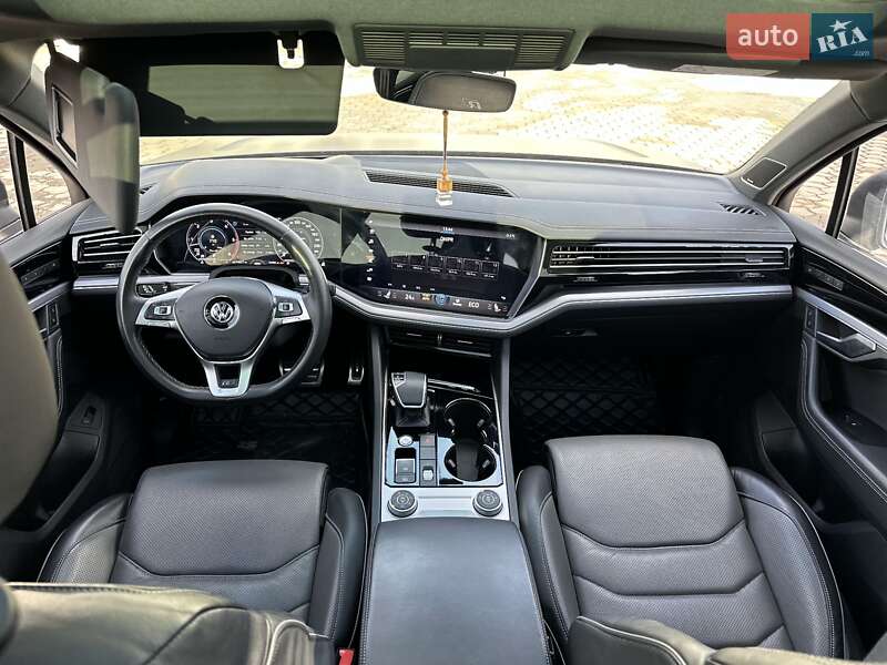 Внедорожник / Кроссовер Volkswagen Touareg 2019 в Днепре
