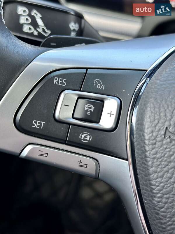 Внедорожник / Кроссовер Volkswagen Touareg 2019 в Днепре