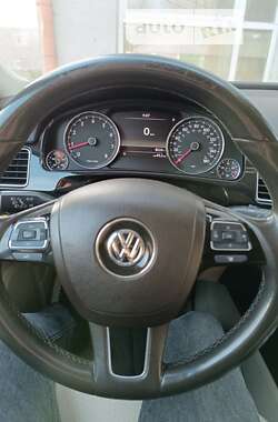 Внедорожник / Кроссовер Volkswagen Touareg 2012 в Измаиле