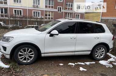 Внедорожник / Кроссовер Volkswagen Touareg 2015 в Киеве