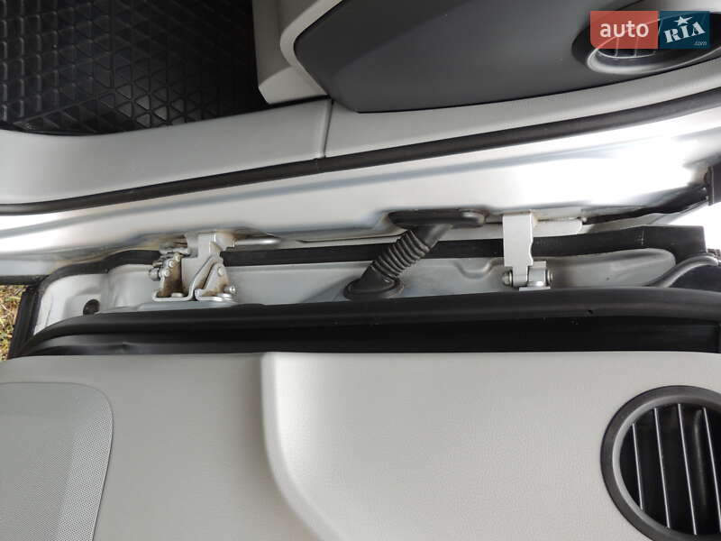 Внедорожник / Кроссовер Volkswagen Touareg 2006 в Львове фото 33 Внедорожник / Кроссовер Volkswagen Touareg 2006 в Львове