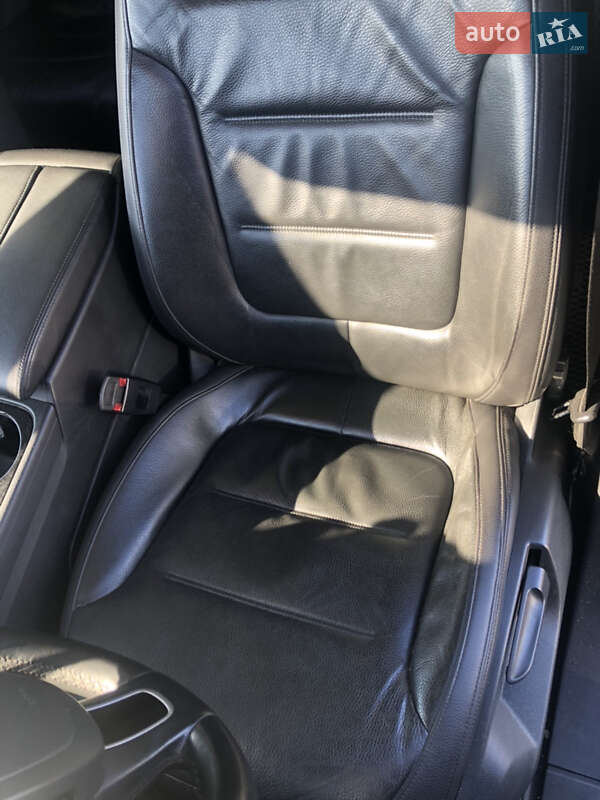 Позашляховик / Кросовер Volkswagen Touareg 2013 в Чернівцях