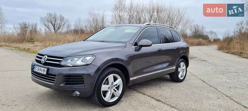 Внедорожник / Кроссовер Volkswagen Touareg 2012 в Львове